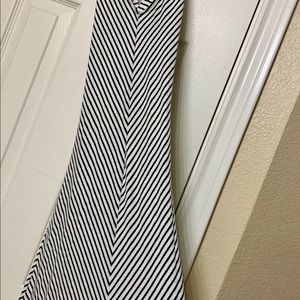 Criss-crossed Sleeveless Stripped Maxi Dress